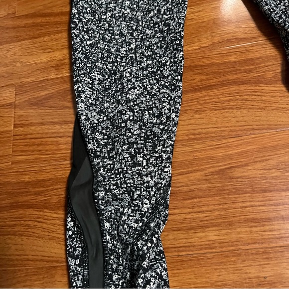 Lululemon Athletica Black and be White Patterned Leggings - Picture 5 of 12
